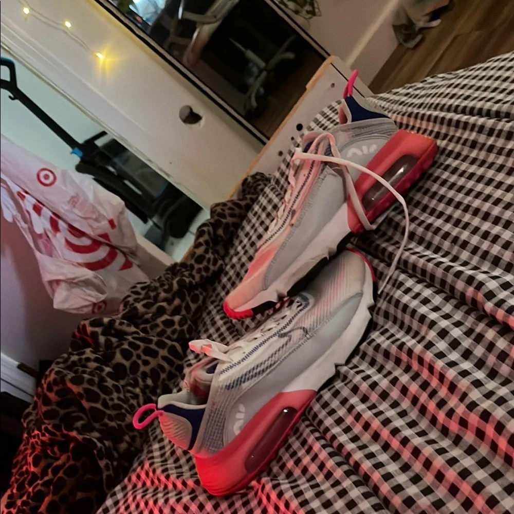 Nike Women's Air Max 2090 Pink and White Sneakers - Picture 1 of 2